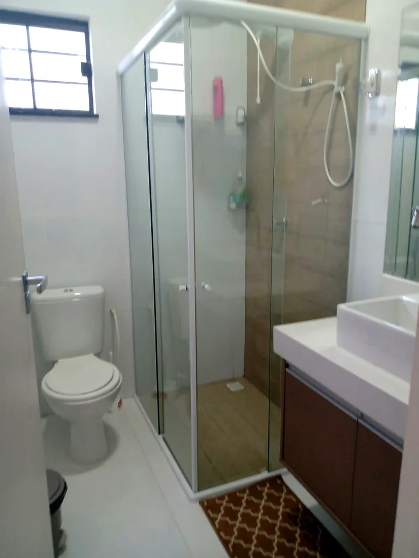 Banheiro com acabamento em casa entregue pela Oito Engenharia