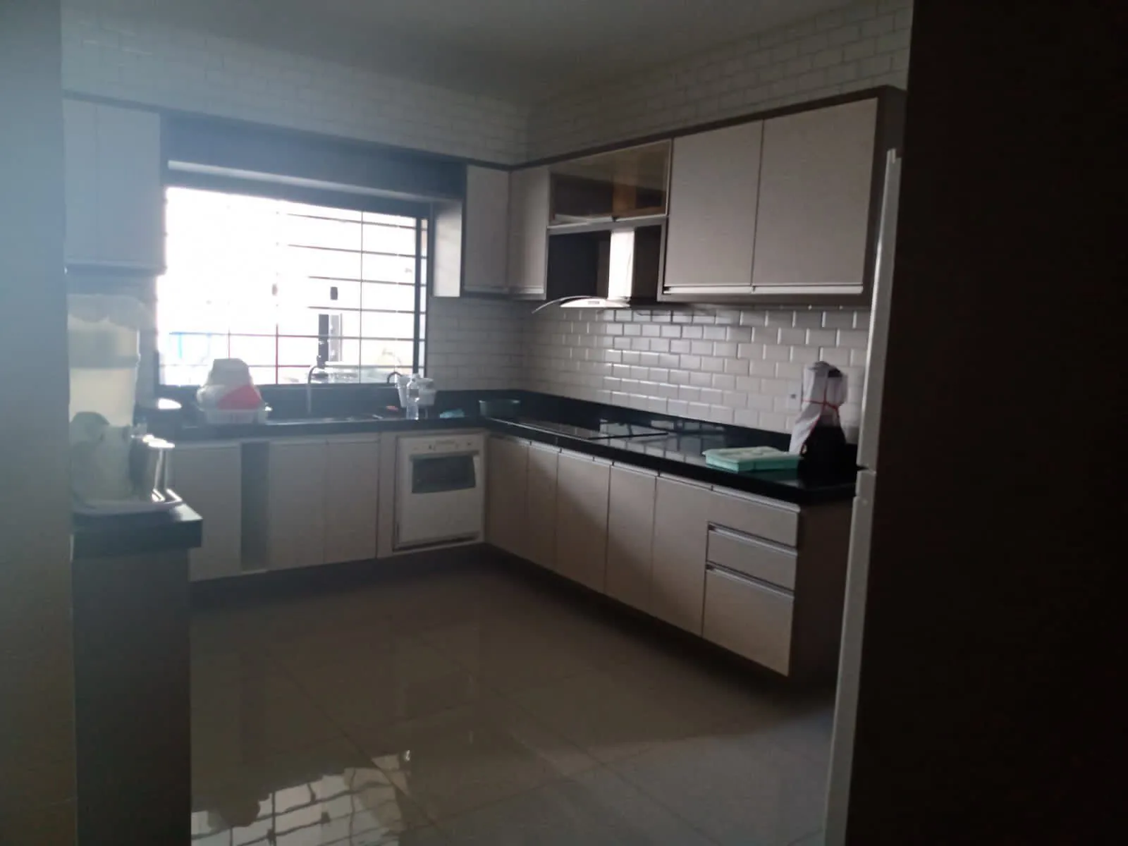 Cozinha de obra residencial da Oito Engenharia em Picos